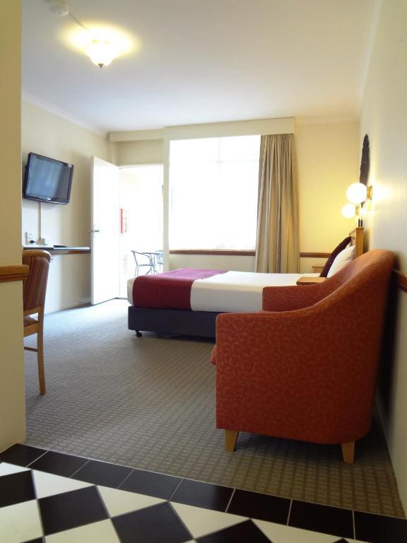 Motel Three Explorers 4*